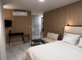 Vacation unit in villa with heated pool and sauna יחידת נופש בוילה עם בריכה מחוממת，位于埃拉特的酒店