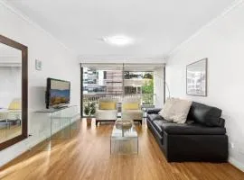 Cosy 1-bed flat in Central Sydney, BANK payment to the HOST