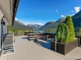 Luxury cabin with amazing views，位于史特林的酒店