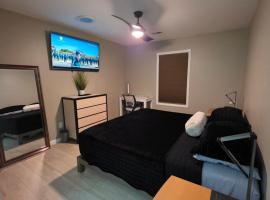 Modern/Retro Condo，位于海波因特的酒店