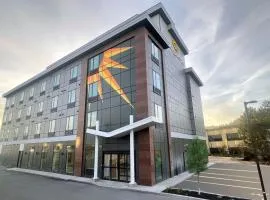 La Quinta Inn & Suites by Wyndham Kelowna BC