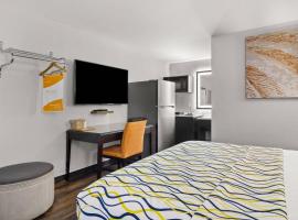 Suburban Studios Orange Park - Jacksonville near Naval Air Station，位于橘园的酒店