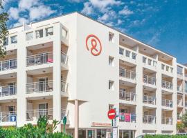 皮埃尔＆瓦坎瑟斯拉伯迪斯萨博乐斯酒店，位于莱萨布勒-多洛讷的自助式住宿