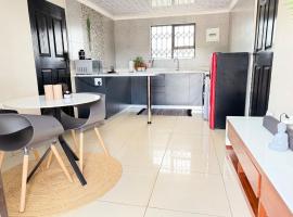 Latifahs Home，位于勒斯滕堡的酒店