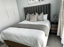 Malkens Square Views