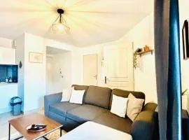 Grasse ML - Comfortable Apartment, Wi-Fi Parking & Air Conditioning