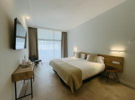 Hotel LIVVO Jand&iacute;a Golf，位于莫罗德哈布雷的带泳池的酒店