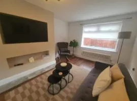 Stylish 3 bed close to Nissan