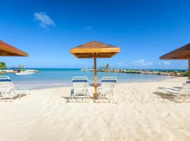 Ocean Point Beach Resort & Spa Adults Only，位于圣约翰斯的带停车场的酒店