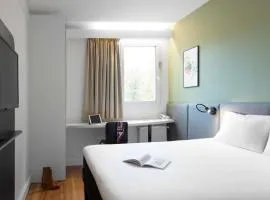 南锡-布哈布瓦宜必思酒店