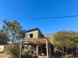 Devi Cabin, Spacious house 200 meters from the sea，位于拉佩德雷拉的酒店