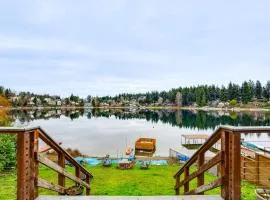 3 Mi to Puget Sound Lakefront Gem with Patio!