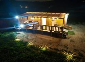 Casita sostenible，位于Morata de Taju&ntilde;a的豪华帐篷营地