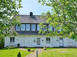 Holiday home in Archsum with swimming pool，位于阿克斯姆的酒店