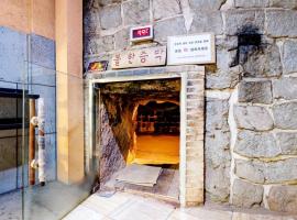 Namwon Hanjeungwonstay Pension，位于南原市的酒店