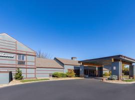 Endeavor Inn & Suites, Trademark Collection by Wyndham，位于托皮卡的酒店