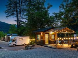 Gapyeong Yumyeongsan Gomone pet Camping，位于加平的酒店