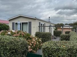 Chalet Sea Shell - Near the Beach in Petten，位于佩滕的酒店