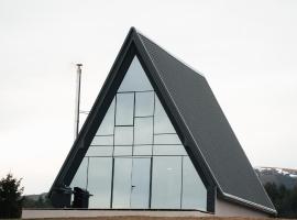 The Sky Hill - luxury chalet，位于库普雷斯的酒店