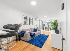 Elegant 1BR w Pool Gym City Views n Parking