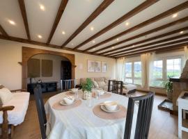 Chalet con piscina, jacuzzi y vistas al mar, a 5 min del puerto de Cudillero，位于库迪列罗的酒店