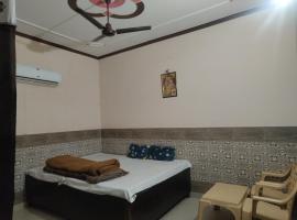 Shyama kunj asharm 5 minutes walk from banke bihari ji，位于范兰德凡的酒店