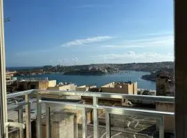 Valletta Minimal, Breezy, Coastal chic City Life