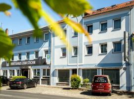Hotel Hößl - Wirtshaus zum Stichn，位于格拉芬韦赫尔的酒店