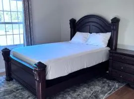 Luxury 3 BedRoom Apartment with Private Entrance plus Free Parking