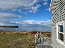 Seaside Cottage 180 Views，位于Petit-Etang的酒店