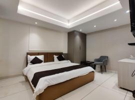 Hotel M K，位于帕坦科特的酒店