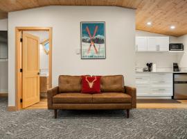 Elkhorn Lodge Vacation Rentals，位于班夫的山林小屋