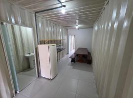 Apartamento Térreo Simples em Itapema Bom Custo Ar condicionado e vaga de estacionamento QQ，位于伊塔佩马的酒店