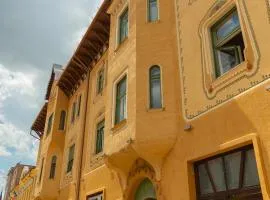 Casa Doseanu , Stern Palace Oradea