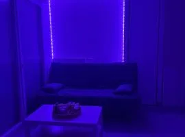 Studio proche république et drapeau