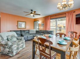Quiet Lake Nokomis Cabin, 8 Mi to Dtwn Tomahawk!，位于Tomahawk的酒店
