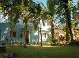 The SeaDog Inn-Oceanfront Villa，位于卡布雷拉的酒店