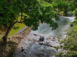 กู๊ดวิวแคมป์ชะอม，位于Ban Bung Mai的酒店