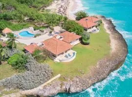 Maltese Falcon Villa - by ZenBreak