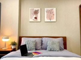1-Min Walk to BTS Thonglor Simple Spotless Great Value Stay，位于Khlong Toei的酒店