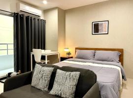 Thonglor BTS 1-Min Walk Easy Check-In Laundromat，位于Khlong Toei的酒店