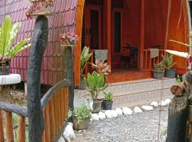 Batu Katak Jungle River & Trekking，位于武吉拉旺的酒店