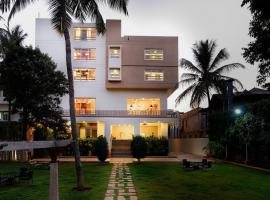 Hotel Priyadarshini Pride，位于霍斯佩特的酒店