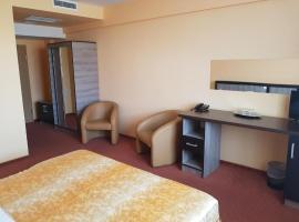 HOTEL Edelweiss Medias，位于梅迪亚什的酒店