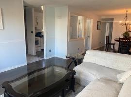 Napaeno's Place - Home Away from Home，位于金斯顿的酒店