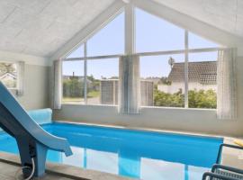 Villavilla 427 - R&aring;bylille Strand, Lollandfalster，位于斯泰厄的带泳池的酒店
