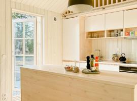 Island Paradise Family-Friendly Near The Sea，位于Ljugarn的酒店