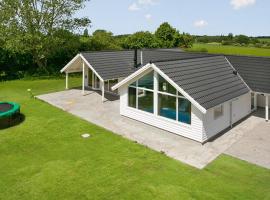Villavilla 349 - R&aring;bylille Strand, Lollandfalster，位于斯泰厄的带泳池的酒店