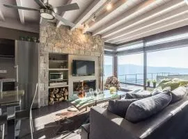 Deluxe Villa by White Hills Outdoor Hot Tub