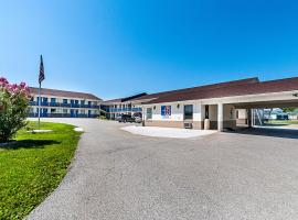 查尔斯镇6号汽车旅馆，位于查尔斯镇的酒店